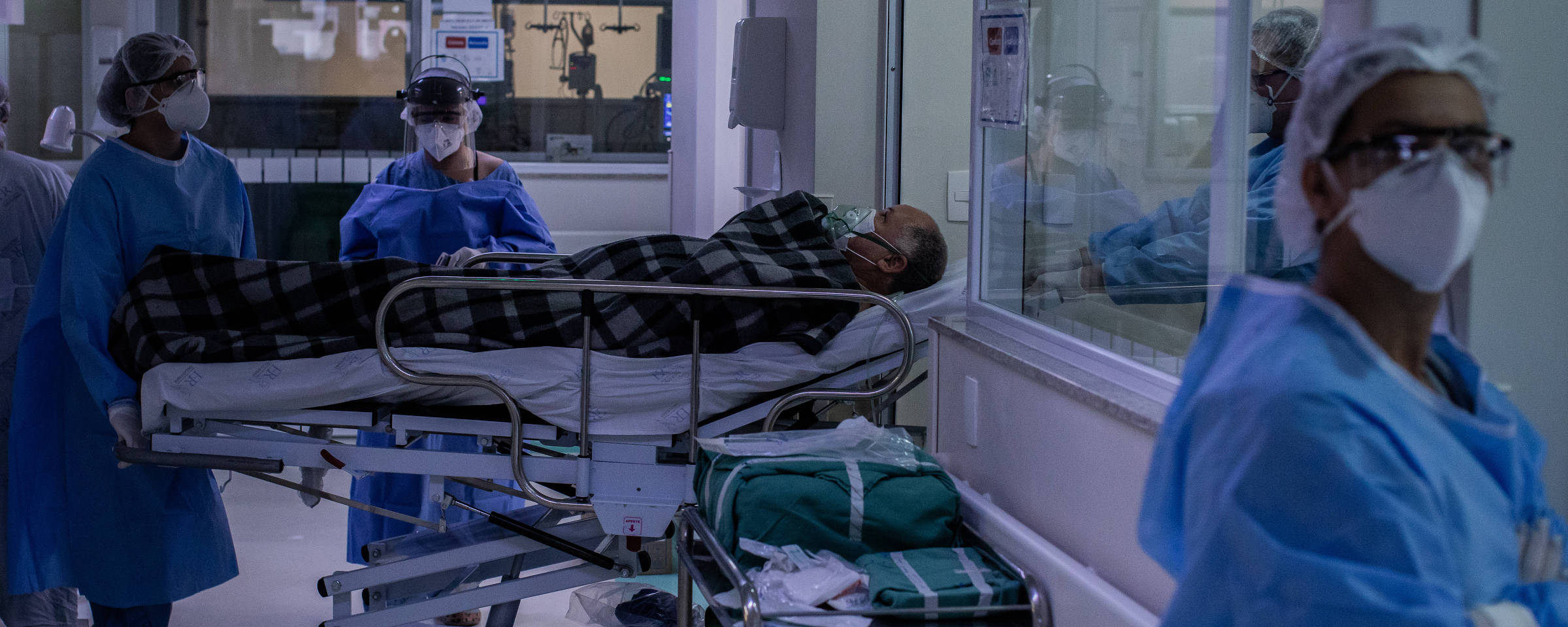 Coronavírus lota hospital Emílio Ribas, e médicos correm para evitar escolher quem morre